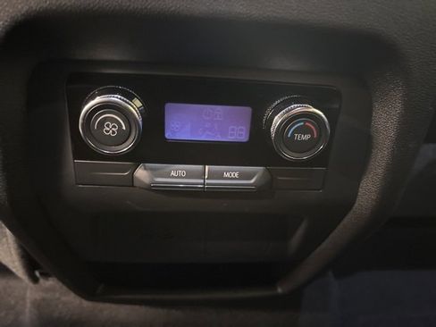 Used 2025 Buick Enclave Preferred image 18