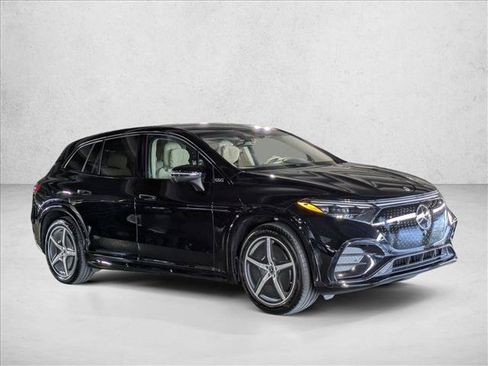 Used 2023 Mercedes-Benz EQS 580 4MATIC SUV image 3