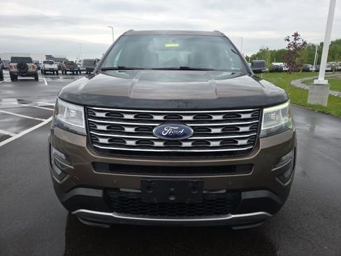 Used 2016 Ford Explorer XLT w/ Equipment Group 202A AWD/4WD image 3