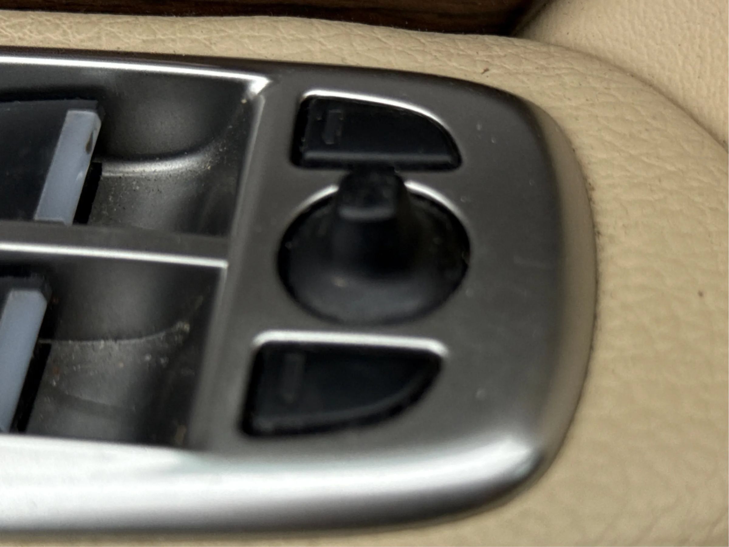Used 2013 Jaguar XF 3.0 RWD image 40