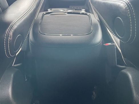 Used 2025 Chrysler Pacifica Limited image 25