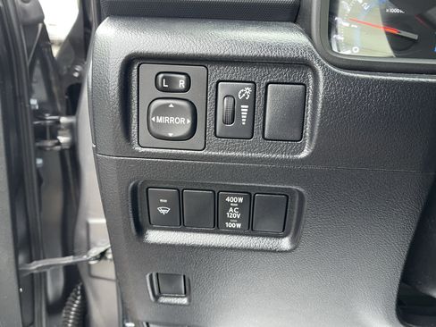 Certified 2019 Toyota 4Runner SR5 AWD/4WD image 25