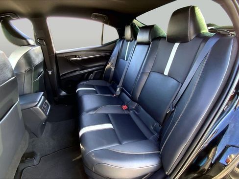 Used 2025 Toyota Camry SE w/ Convenience Package FWD image 20