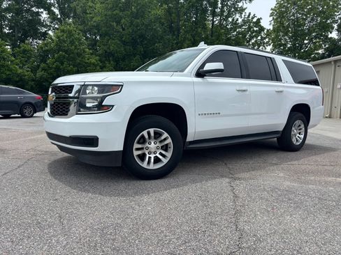 Used 2019 Chevrolet Suburban LT RWD image 3