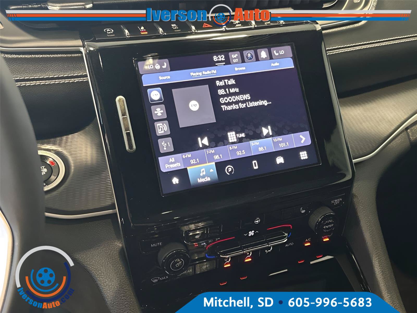Used 2023 Jeep Grand Cherokee L Laredo AWD/4WD image 19