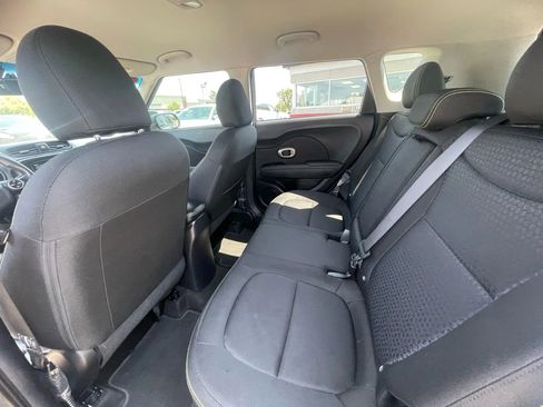 Used 2015 Kia Soul + image 9