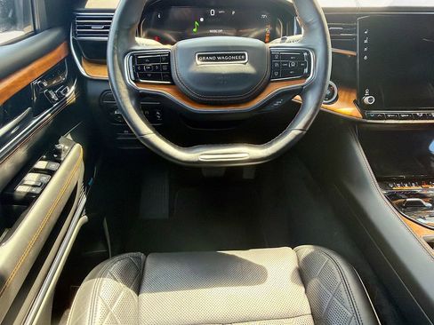 Used 2022 Jeep Grand Wagoneer Series III w/ Flexible Seating Group AWD/4WD image 18
