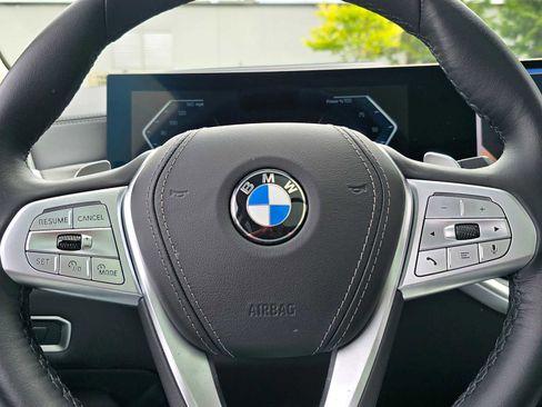 Used 2024 BMW X7 xDrive40i AWD/4WD image 25