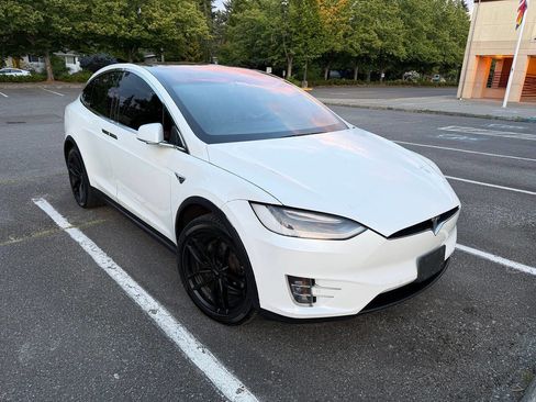 Used 2017 Tesla Model X 100D AWD/4WD image 3