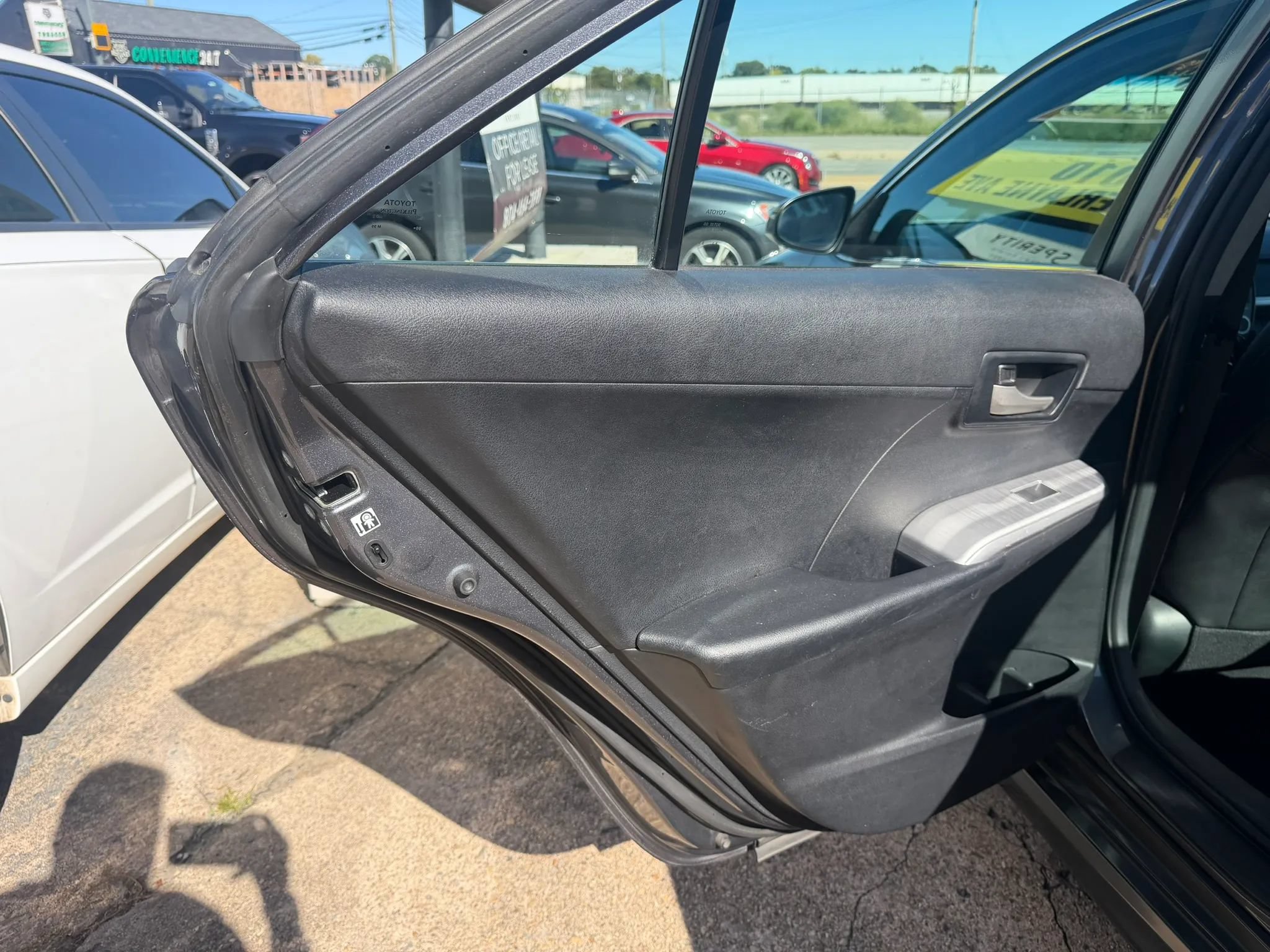 Used 2012 Toyota Camry SE FWD image 11