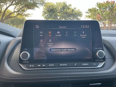 Used 2025 Nissan Rogue SV FWD image 29