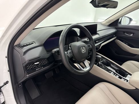 Used 2023 Honda Accord Touring image 4