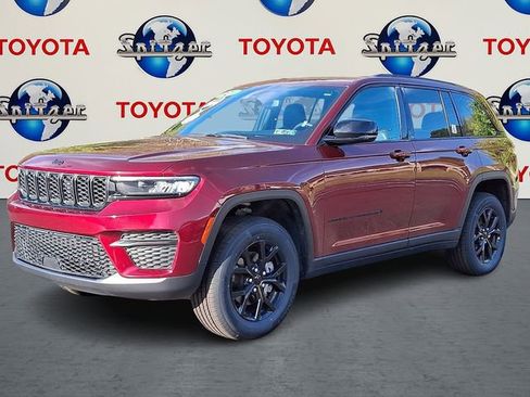 Used 2024 Jeep Grand Cherokee Altitude image 3