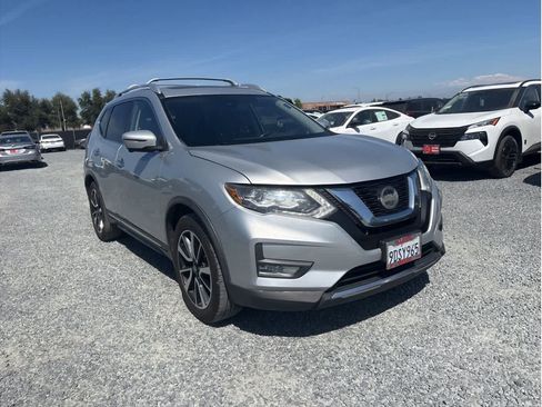 Used 2018 Nissan Rogue SL w/ Premium Package image 10