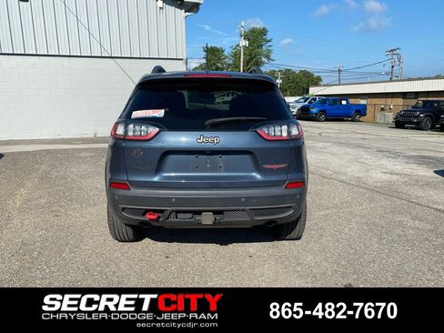Used 2019 Jeep Cherokee Trailhawk w/ Cold Weather Group AWD/4WD image 6