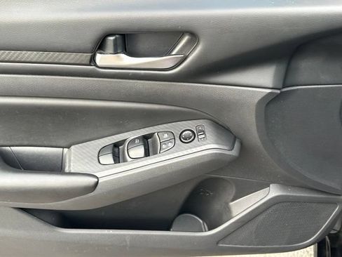 Used 2022 Nissan Altima 2.5 S FWD image 19