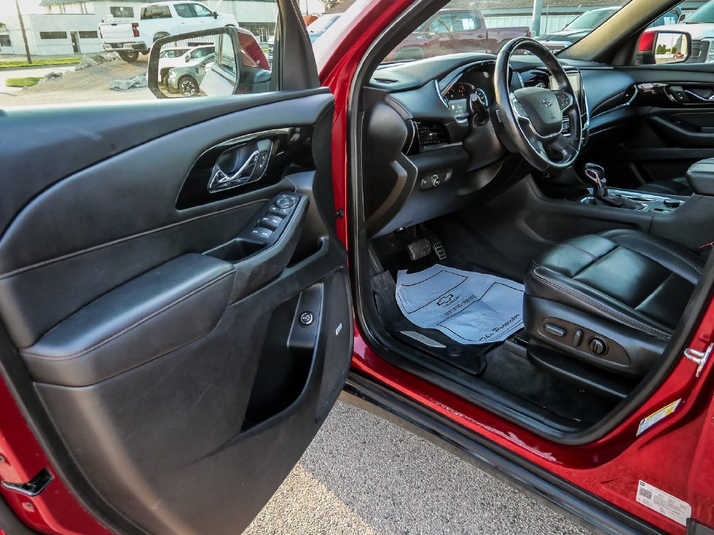 Used 2022 Chevrolet Traverse RS w/ LPO, Floor Liner Package FWD image 33