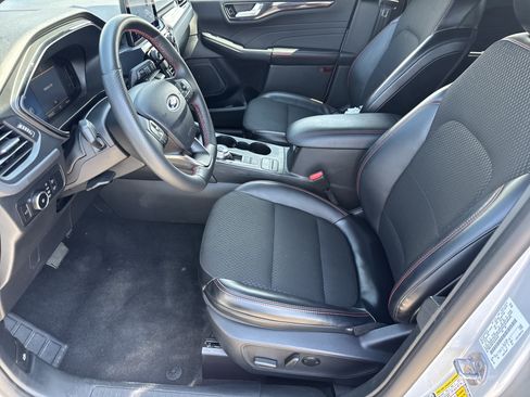 Used 2025 Ford Escape ST-Line Select AWD/4WD image 5