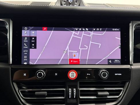 Certified 2026 Porsche Macan AWD/4WD image 18
