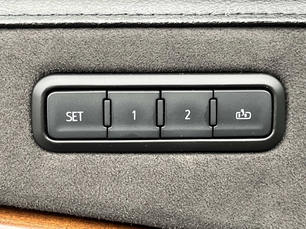 Used 2020 Cadillac Escalade ESV Premium Luxury w/ Escalade Sport Edition AWD/4WD image 35
