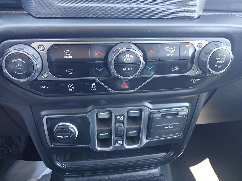 Used 2021 Jeep Wrangler Unlimited Sport AWD/4WD image 17