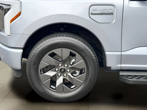 Used 2022 Ford F150 Lightning Lariat AWD/4WD image 40