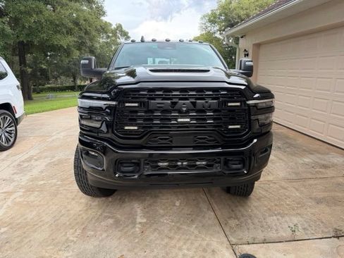 Used 2025 RAM 2500 Limited AWD/4WD image 2