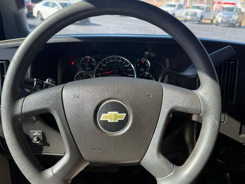 Used 2017 Chevrolet Express 2500 Extended image 17