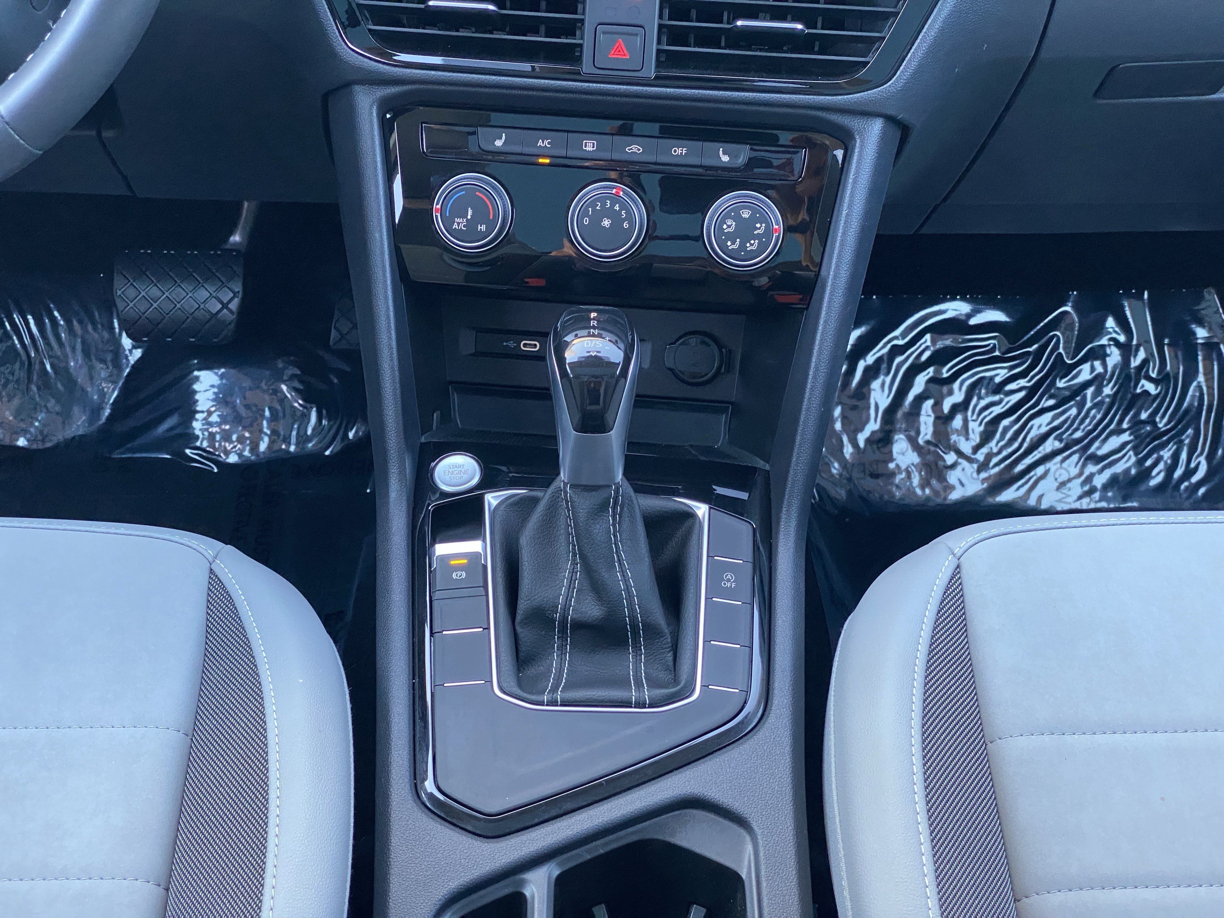 Certified 2023 Volkswagen Taos SE w/ Panoramic Sunroof Package FWD image 8