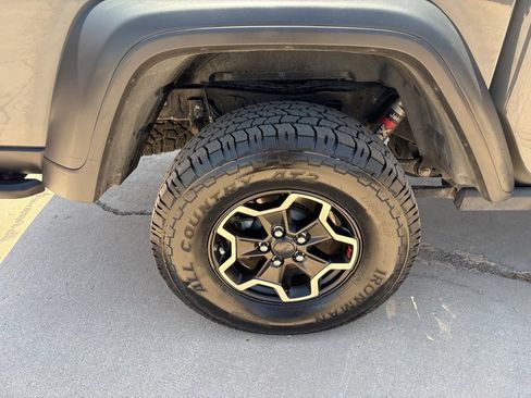 Used 2020 Jeep Gladiator Rubicon w/ Uconnect 4C Nav & Sound Group image 11