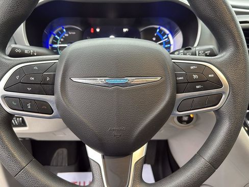 Used 2018 Chrysler Pacifica Touring Plus image 15