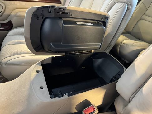 Used 2000 Cadillac Escalade Luxury image 22