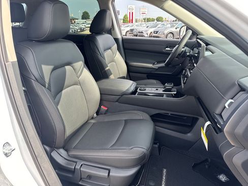 New 2026 Nissan Pathfinder SL AWD/4WD image 11