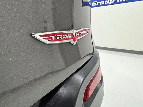 Used 2018 Jeep Cherokee Trailhawk w/ Quick Order Package 27L image 10