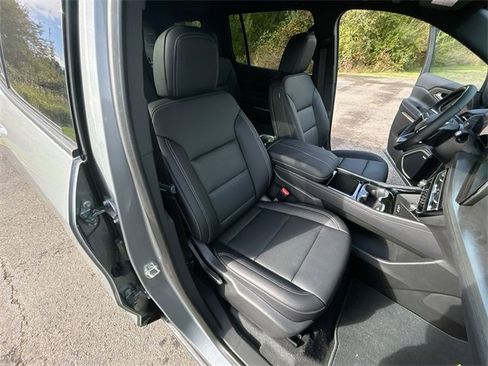 New 2025 Chevrolet Traverse LT w/ Enhanced Driving Package image 29