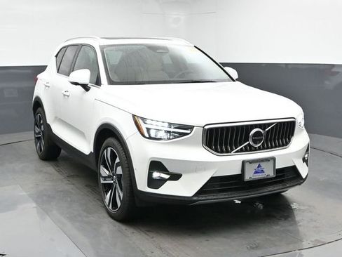 Used 2024 Volvo XC40 B5 Ultimate w/ Climate Package AWD/4WD image 2