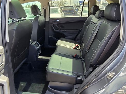 Used 2021 Volkswagen Tiguan SE w/ Panoramic Sunroof Package image 13