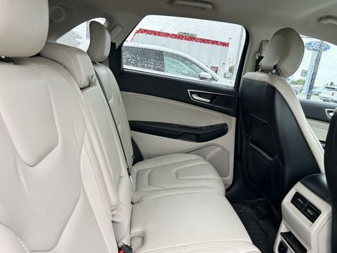 Used 2018 Ford Edge Titanium w/ Ford Safe & Smart Package AWD/4WD image 11