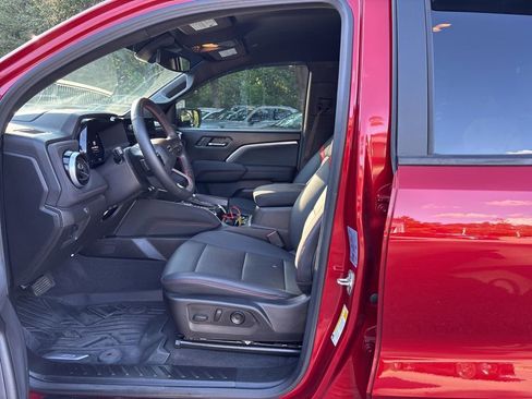 Used 2024 Chevrolet Colorado Z71 w/ Z71 Convenience Package 2 AWD/4WD image 13
