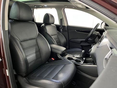 Used 2019 Kia Sorento SX image 26