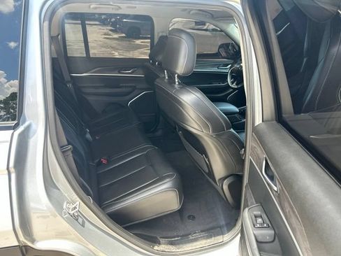 Used 2022 Jeep Grand Cherokee Limited AWD/4WD image 8
