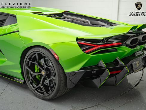 Used 2024 Lamborghini Revuelto image 16