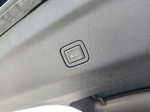 Used 2023 Chevrolet Suburban Z71 w/ Luxury Package image 27