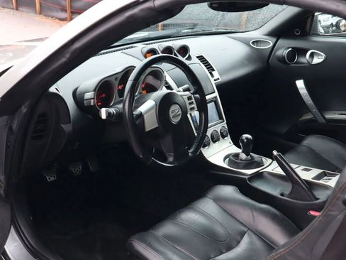 Used 2005 Nissan 350Z Touring image 8