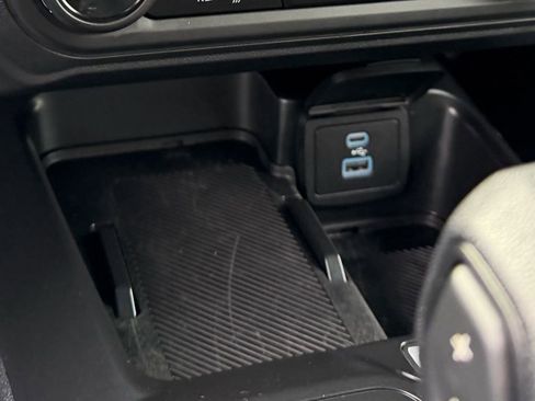 Used 2025 Ford Bronco Base image 24