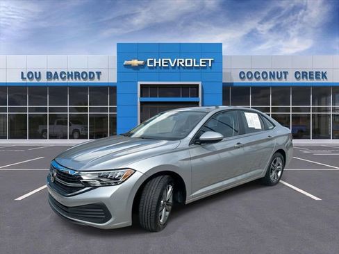 Used 2024 Volkswagen Jetta SE FWD image 4