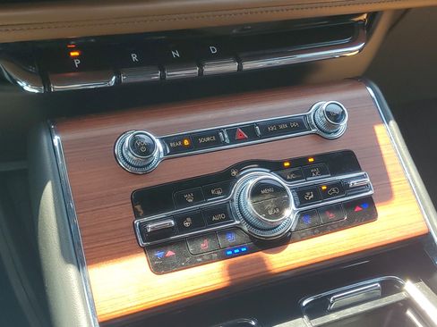 Certified 2023 Lincoln Aviator Reserve w/ Equipment Group 201A AWD/4WD image 18