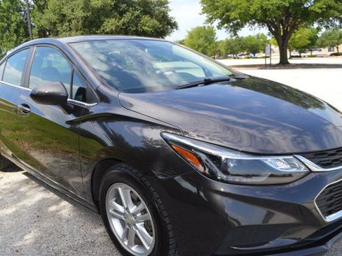 Used 2017 Chevrolet Cruze LT w/ Convenience Package FWD image 10