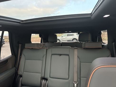 Used 2025 GMC Yukon AT4 image 11