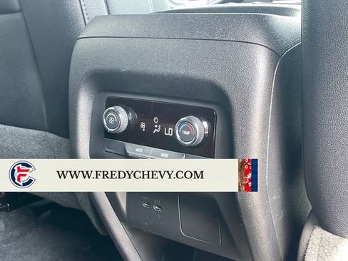Used 2025 Chevrolet Traverse LT FWD image 41